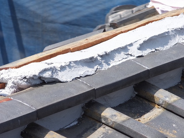 南蛮漆喰施工中の屋根